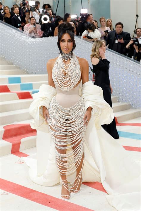 kim kardashian playboy pearls|Met Gala: Kim Kardashian recreates Playboy shoot with 66,000。